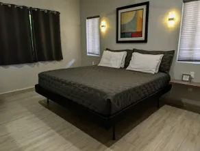 Cascade Palm - Luxury Villa Pool & King Bed - Image 4