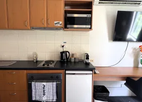 303 Cheerful City Central Crib Sleeps 2 - Image 3