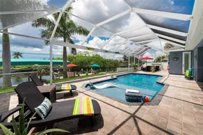Boaters Dream, open water, heated pool, sleeps 6 - Image 2