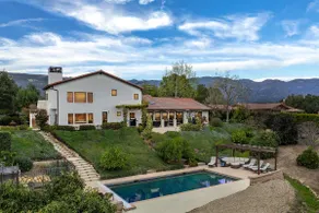 Luxury Home Atop the Hills - Image 2