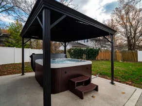 Hot Tub - Game Room - Sleeps 10 - Vermilion - Image 2