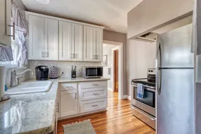 Charming Portland 2BR Home in Hollywood - Image 3