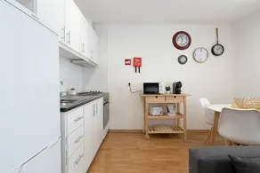 HostWise - 4 Colorful Fresh Flats | Batalha - Image 4