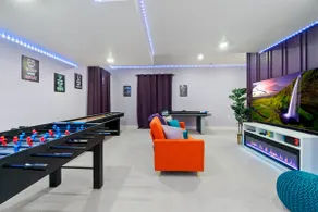 Modern, Sleeps 12, HotTub, Game Room, Patio, Grill - Image 3