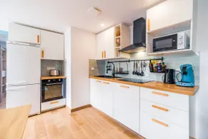 The Bright Apartment_3 Bedrooms_Parking - Image 3