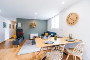 The Bright Apartment_3 Bedrooms_Parking - Image 4