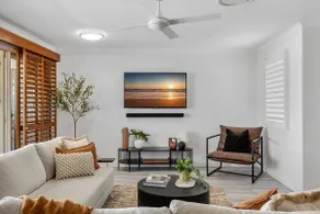 3-Bed Haven with Balcony and BBQ, 5-Min to Beach - Image 4