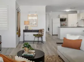 3-Bed Haven with Balcony and BBQ, 5-Min to Beach - Image 2