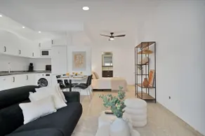 Centrally located Boutique Suite - Downtown Area - Image 5