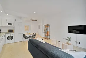 Centrally located Boutique Suite - Downtown Area - Image 4