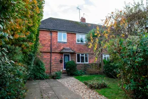 Hassocks Hideaway with Parking Garden - Image 3