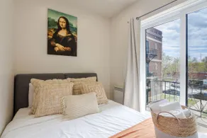 The Uptown Retreat|Stylish 3BR in NDG - Image 2