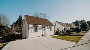 5BR & 4BA Lovely House with Beautiful Backyard in VA - Image 2