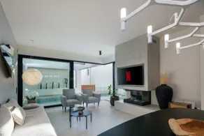 Upscale 3bd BBQ, Sauna, Steps to Beach & Amenities - Image 3