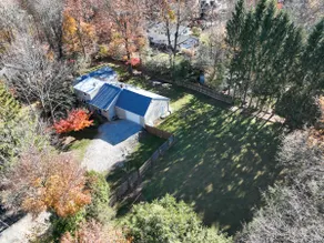 Highland Lakes Cabin | Huge Yard • Sleeps 8 - Image 2