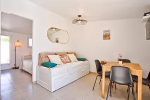 The atypical, terrace 150 m from the beach - Image 5
