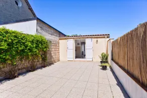 The atypical, terrace 150 m from the beach - Image 2
