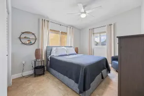 3BR home w/ pool & parking - Image 4