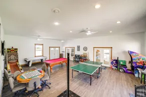 8-acre Bridgman Oasis: Pool, Hot Tub & Game Room - Image 2