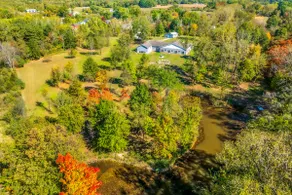 8-acre Bridgman Oasis: Pool, Hot Tub & Game Room - Image 4