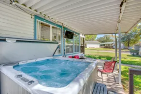 Waterfront Retreat w/ Hot Tub in Gun Barrel City! - Image 2