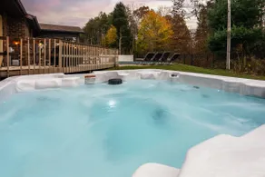 The Poolside Escape | Hot Tub | Arcade | Ping Pong - Image 2