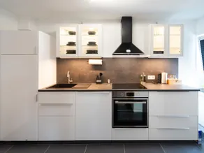 Sunny Vacation Rental - Image 4