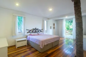 Island retreat: 7 bedrooms, pool and barbecue area - Image 4