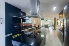 Island retreat: 7 bedrooms, pool and barbecue area - Image 5