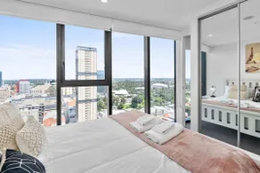 Adelaide CBD Oasis - Level 25 - 2BR - Free Parking - Image 2