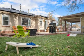 Funky Home with large backyard, Fire Pit - Image 2