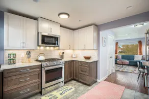 Funky Home with large backyard, Fire Pit - Image 4