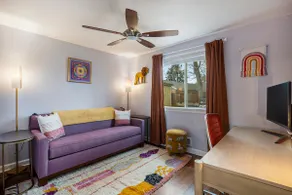 Funky Home with large backyard, Fire Pit - Image 3