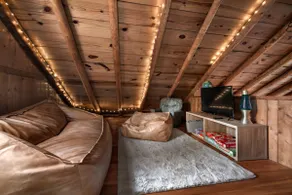 Cozy w Fire Pit Grill Deck Screened Porch WiFi - Image 3