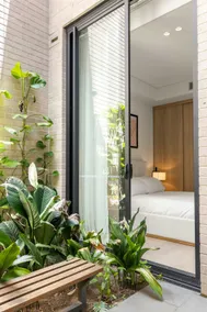 Spacious Luxury Terrace w Garage & Large Balcony - Image 4