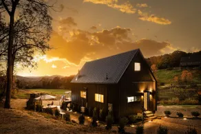 Lakeside | Hot/Cold Tub, Fireplaces, EV Charger - Image 2