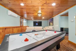 Minutes to Oceanside beaches Private Deck and Backyard - Image 5