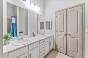 Homey 2BR Suite Close to Downtown w Fast Wifi - Image 5