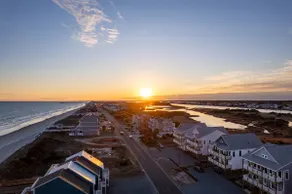 Stunning Sunrise Ocean and Sunset Bayview HGTV Des - Image 5