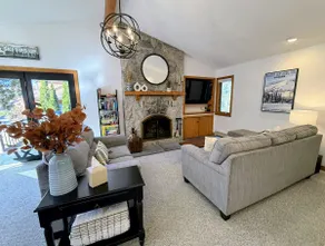 Bretton Woods home steps from the slopes, AC, pool passes, discounted cog tix! - Image 3