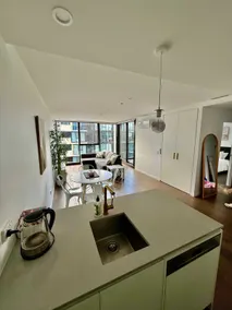 Stylish Apartment in Canberra CBD - Image 5