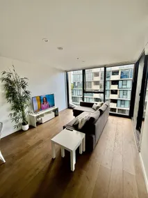Stylish Apartment in Canberra CBD - Image 4