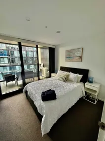 Stylish Apartment in Canberra CBD - Image 3
