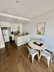 Stylish Apartment in Canberra CBD - Image 2