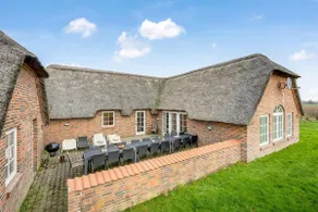 Fantastic Holiday Home With Pool And Spa For 20 People - Image 2