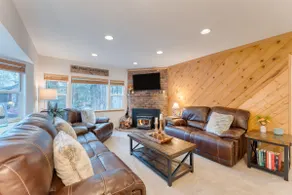 Westlake Cabin by Avantstay Hot Tub, Near Skiing, Walk to Restaurants & Lake! - Image 2