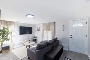 Whole Home Remodeled 1 Bed West Side Coffee Smrt T - Image 2
