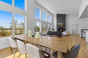 Largest Luxury Beachfront & Hot Tub in Tobermory! - Image 2