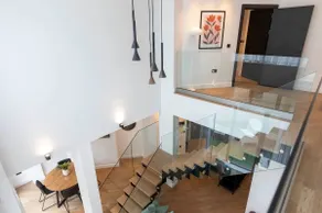 Ovitzia - Bright & Spacious Duplex + Private Patio - Image 2
