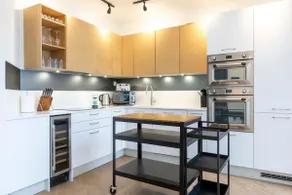 Ovitzia - Bright & Spacious Duplex + Private Patio - Image 4